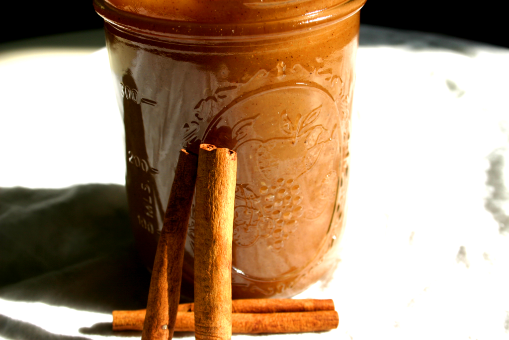 applesauce in a mason jar with cinnamon sticks