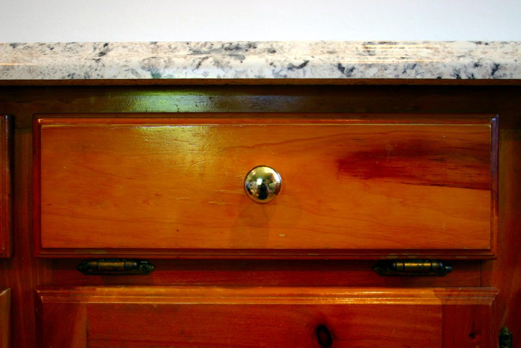 drawer face with hinges